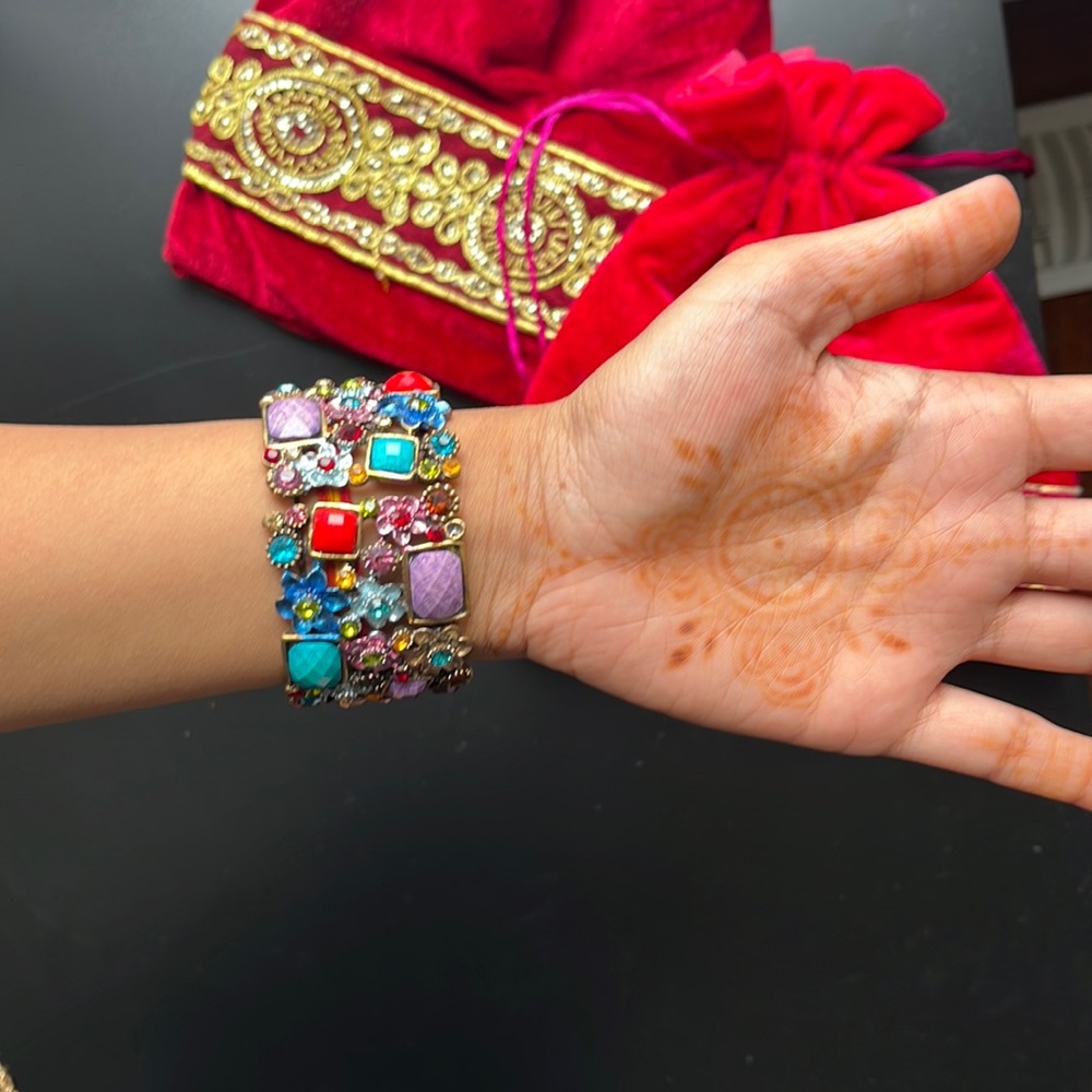 Gorgeous jewelled bracelet 🎉🌈